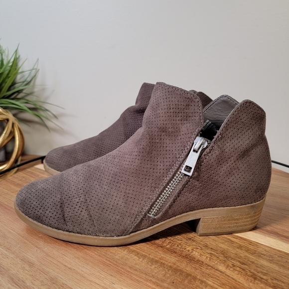 Universal Threads Dylan Faux Suede Ankle Boots Size 6.5 - Picture 7 of 15